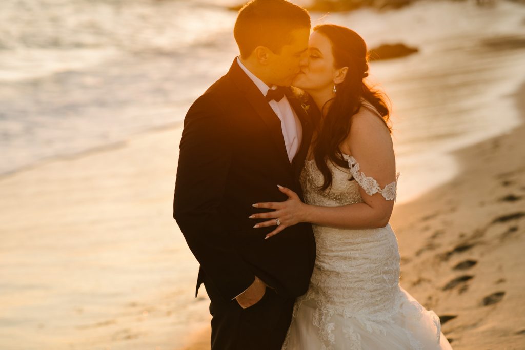 romantic couple beach photo-shoot